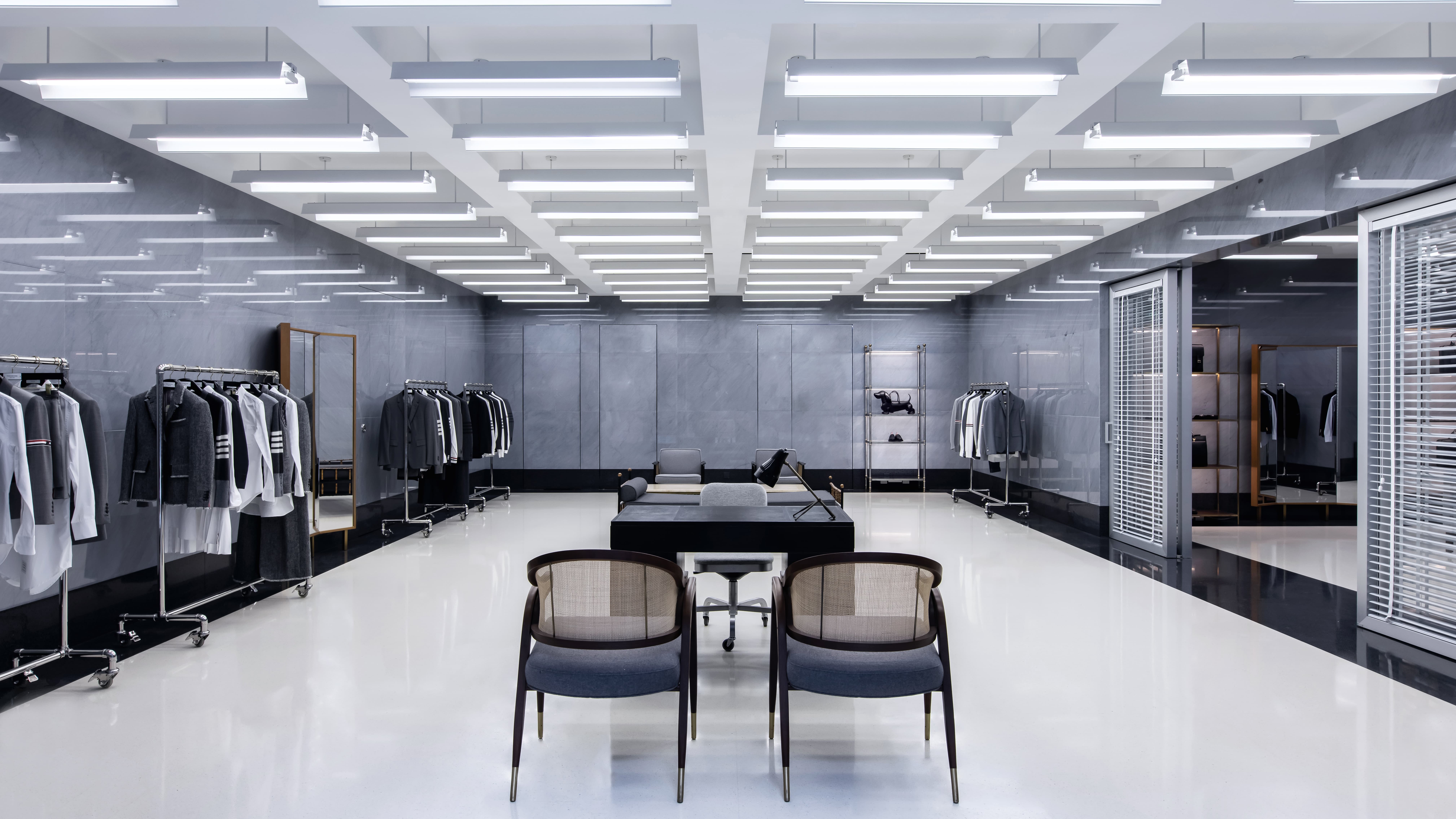 THOM BROWNE - BEIJING SAN LI TUN