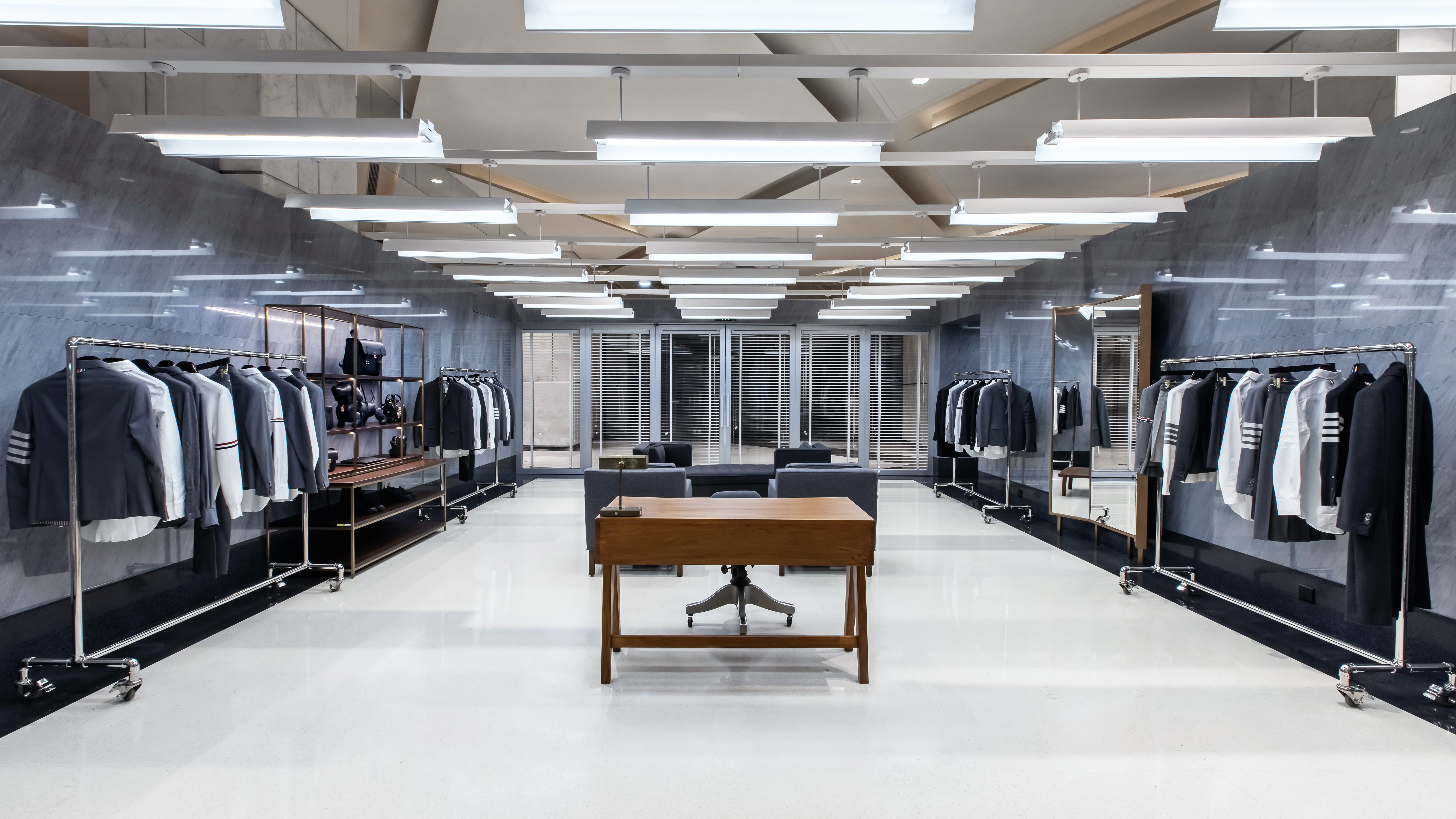 THOM BROWNE - BEIJING SAN LI TUN